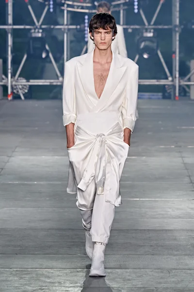 Look 1